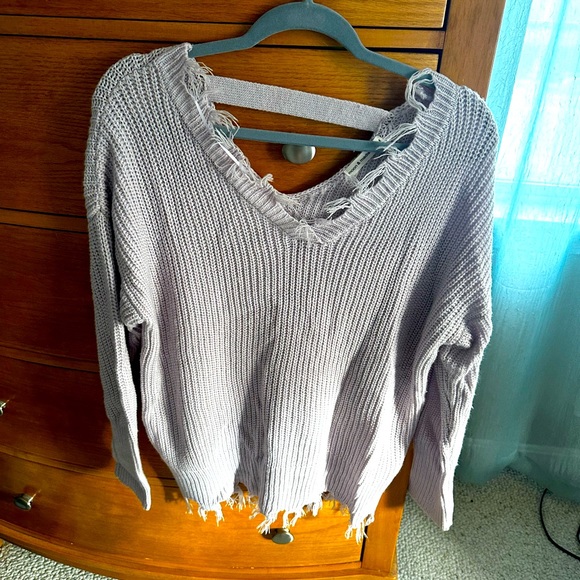 Moon & Madison women’s M lavendar frayed edge style v-neck, v-back knit sweater - Picture 7 of 7